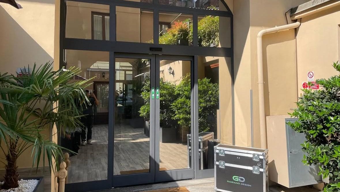 Installazione pellicola specchiata hotel